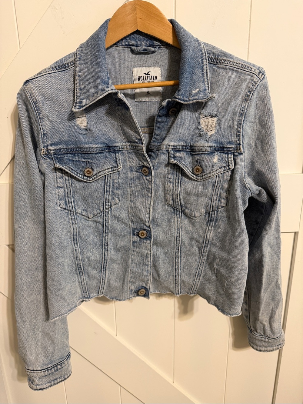 Hollister Cropped Distressed Denim Jean Jacket XL Light Wash Raw Hem Trucker
